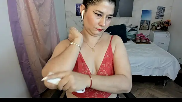 alinabozz1 online show from March 26, 2:32 am