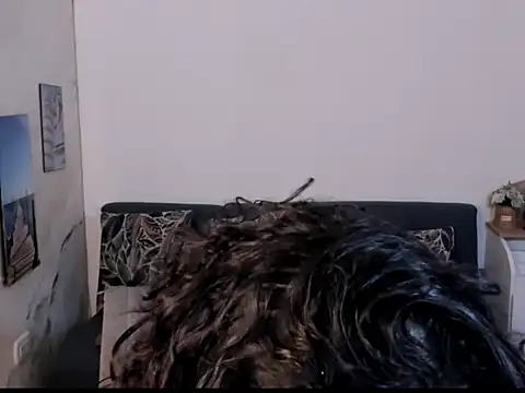 Snapshot of alinabozz1 chatting on June 20, 5:01 am alinabozz1 online show from June 20, 5:01 am