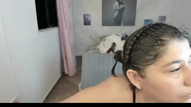 alinabozz1 online show from April 23, 3:02 am