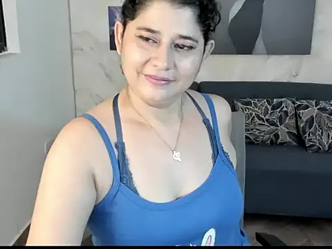 Snapshot of alinabozz1 chatting on June 8, 2:23 am alinabozz1 online show from June 8, 2:23 am