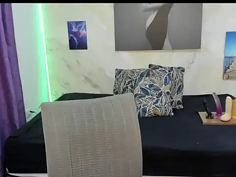 Snapshot of alinabozz1 chatting on July 17, 3:59 am alinabozz1 online show from July 17, 3:59 am