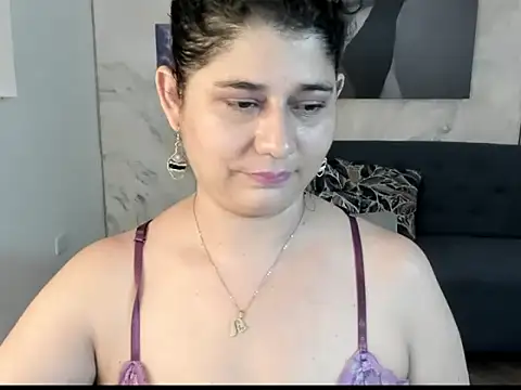 Snapshot of alinabozz1 chatting on June 12, 5:16 am alinabozz1 online show from June 12, 5:16 am