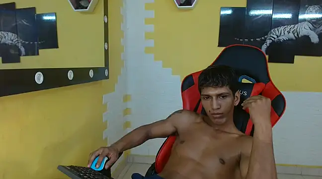 mau elixxx online show from January 24, 9:39 am