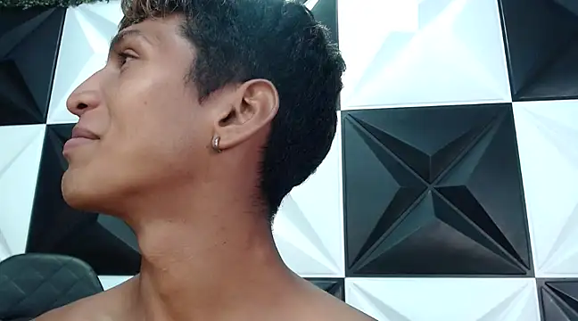 mau elixxx online show from February 4, 12:44 pm