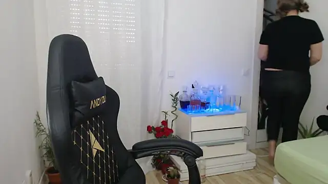 Genesisgems11  online show from February 28, 7:15 am