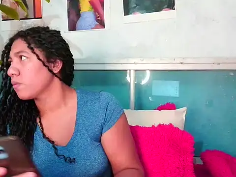 Snapshot of bellacrespalatina chatting on April 28, 6:23 pm bellacrespalatina online show from April 28, 6:23 pm