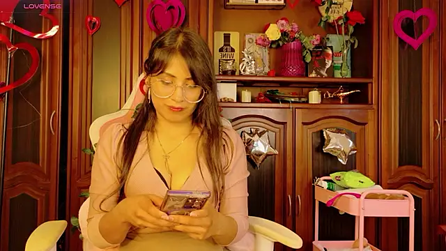 Snapshot of Jade_Zephyra chatting on February 16, 8:18 pm Jade Zephyra online show from February 16, 8:18 pm