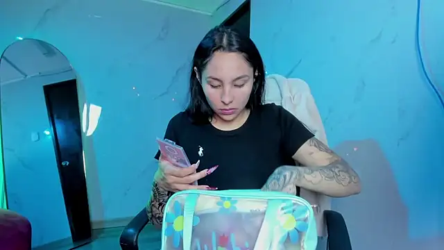 Snapshot of ChloeeTompson_ chatting on October 2, 2:48 am ChloeeTompson online show from October 2, 2:48 am