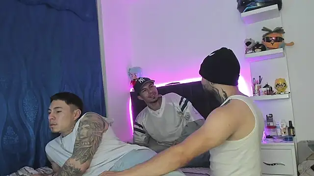 Snapshot of _tatho_perovich_ chatting on February 8, 1:22 am tatho perovich online show from February 8, 1:22 am