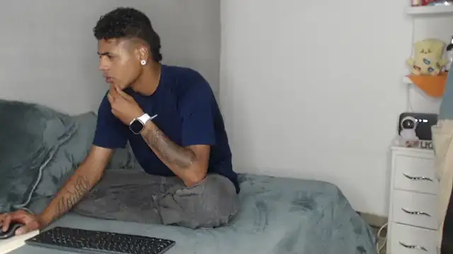 Snapshot of _tatho_perovich_ chatting on December 18, 4:39 am tatho perovich online show from December 18, 4:39 am