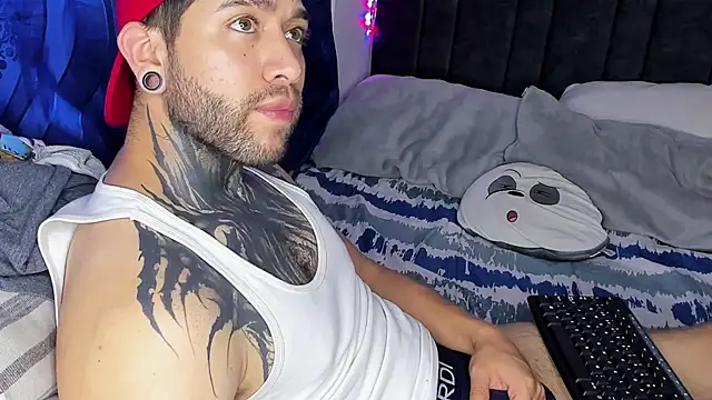 Snapshot of _tatho_perovich_ chatting on March 22, 12:06 am tatho perovich online show from March 22, 12:06 am