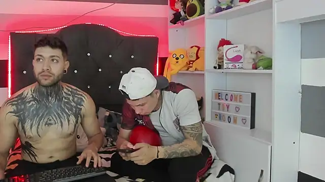 Snapshot of _tatho_perovich_ chatting on December 12, 4:37 am tatho perovich online show from December 12, 4:37 am