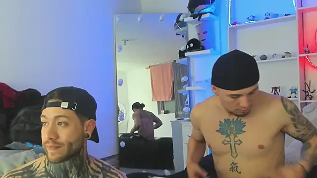 Snapshot of _tatho_perovich_ chatting on December 23, 4:33 am tatho perovich online show from December 23, 4:33 am