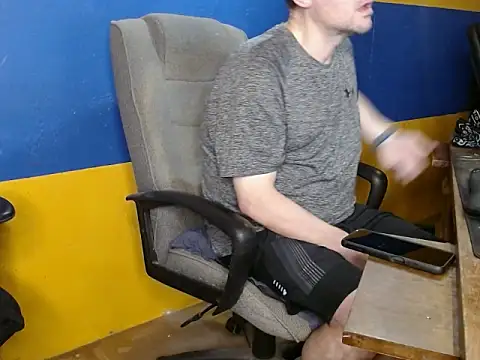 shyhuskyguy online show from January 16, 4:38 am