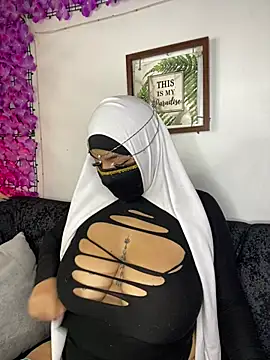 Snapshot of zulema_parvin chatting on July 8, 11:00 am zulema parvin online show from July 8, 11:00 am