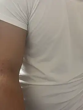 Snapshot of YU-KI00 chatting on October 30, 9:18 am YU-KI00 online show from October 30, 9:18 am