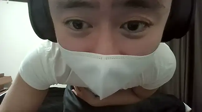 Snapshot of YU-KI00 chatting on March 18, 1:23 pm YU-KI00 online show from March 18, 1:23 pm