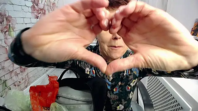 Snapshot of Cutie_Asya chatting on November 25, 4:35 am Cutie Asya online show from November 25, 4:35 am