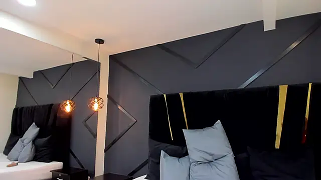 Snapshot of emilie_xx_ chatting on February 14, 8:37 pm emilie xx online show from February 14, 8:37 pm