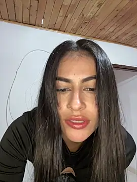 Snapshot of emilie_xx_ chatting on October 12, 10:33 pm emilie xx online show from October 12, 10:33 pm