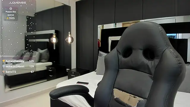 Snapshot of emilie_xx_ chatting on March 18, 2:50 pm emilie xx online show from March 18, 2:50 pm