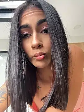 emilie xx  online show from May 13, 8:49 pm