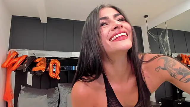 emilie xx  online show from October 29, 10:09 pm