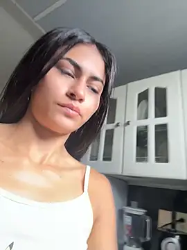 emilie xx  online show from May 3, 12:53 pm