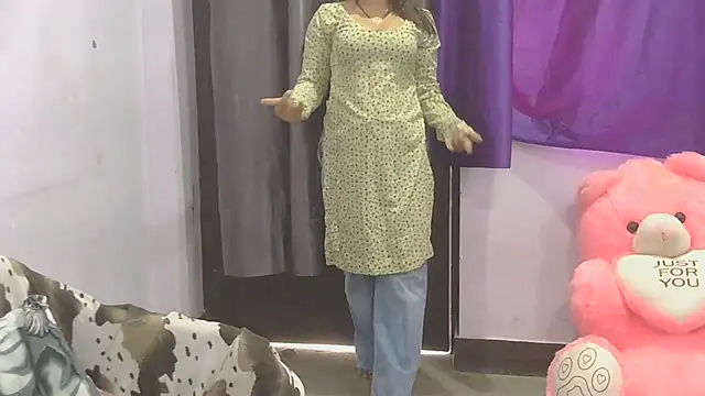 cutie-taara online show from May 4, 3:54 am