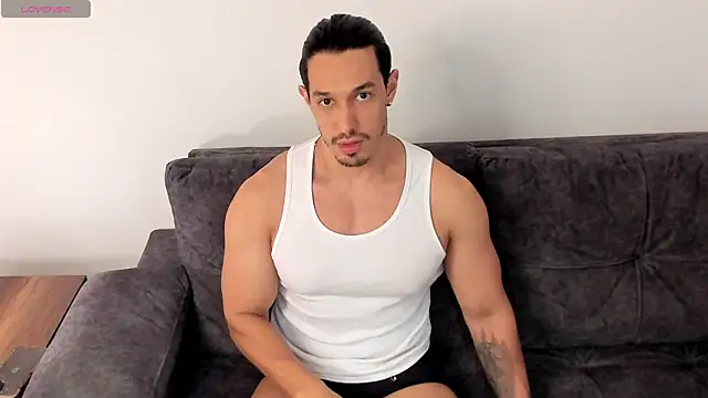 Lorenzoferrec online show from December 16, 11:53 pm