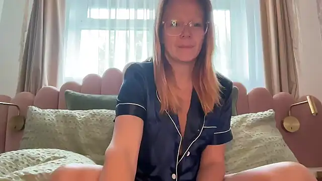 MelodyRoseUk online show from May 13, 8:21 am