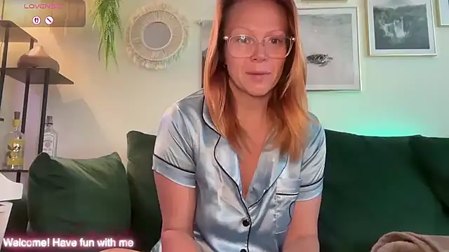 MelodyRoseUk online show from May 17, 8:25 am