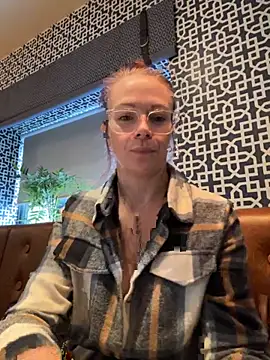 Snapshot of MelodyRoseUk chatting on November 18, 9:56 am MelodyRoseUk online show from November 18, 9:56 am