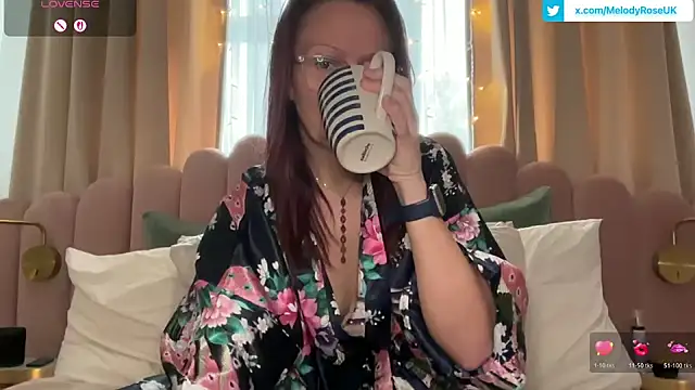 Snapshot of MelodyRoseUk chatting on February 9, 12:25 pm MelodyRoseUk online show from February 9, 12:25 pm