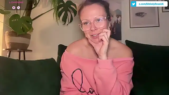 Snapshot of MelodyRoseUk chatting on February 13, 11:38 pm MelodyRoseUk online show from February 13, 11:38 pm