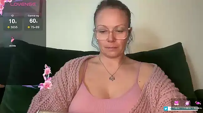 Snapshot of MelodyRoseUk chatting on February 8, 8:32 pm MelodyRoseUk online show from February 8, 8:32 pm