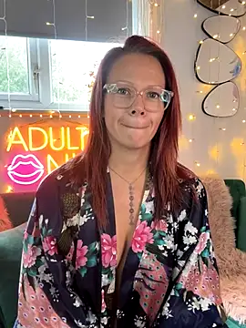 Snapshot of MelodyRoseUk chatting on September 18, 10:51 am MelodyRoseUk online show from September 18, 10:51 am