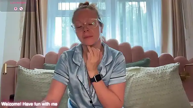 MelodyRoseUk online show from May 20, 8:11 am