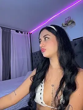 Snapshot of Amiirra_ chatting on December 18, 3:55 am Amiirra online show from December 18, 3:55 am