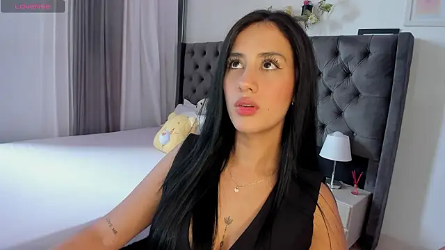 Snapshot of Amiirra_ chatting on February 18, 4:58 pm Amiirra online show from February 18, 4:58 pm