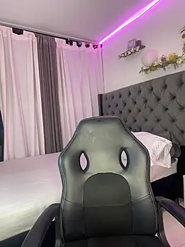 Amiirra  online show from December 3, 5:30 am