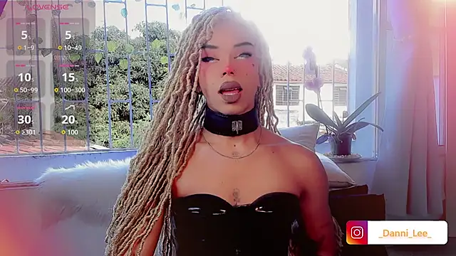 DanniLee  online show from October 26, 9:04 pm