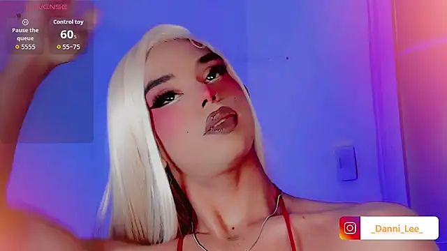 DanniLee  online show from November 24, 10:10 pm