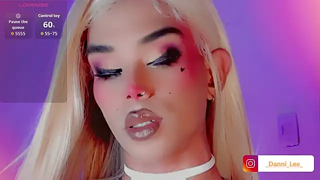 DanniLee  online show from November 15, 8:02 pm