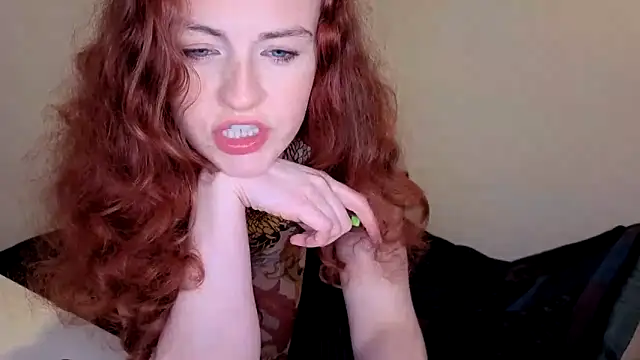 ENGLISHEMILY 69 online show from December 17, 9:20 pm