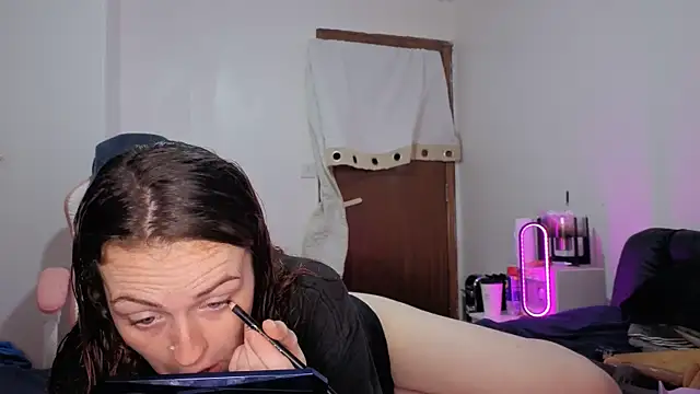 ENGLISHEMILY 69 online show from March 1, 3:23 pm