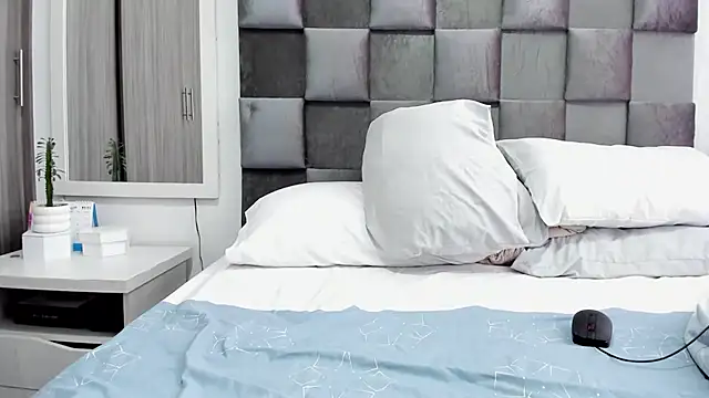 Snapshot of JuanDiegoKing chatting on November 27, 7:58 pm JuanDiegoKing online show from November 27, 7:58 pm