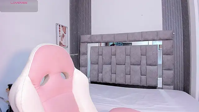 zulyjones online show from November 11, 12:22 pm