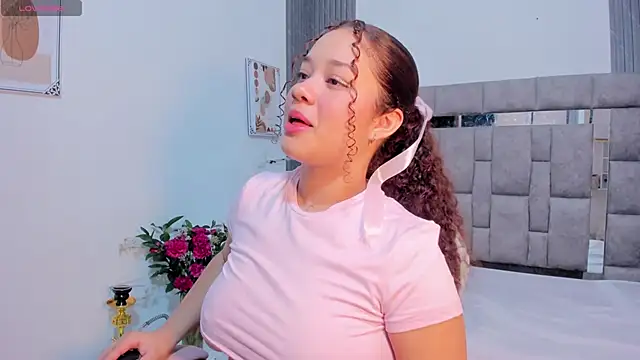 zulyjones online show from December 5, 12:37 pm