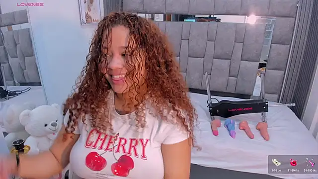 zulyjones online show from March 25, 12:37 pm